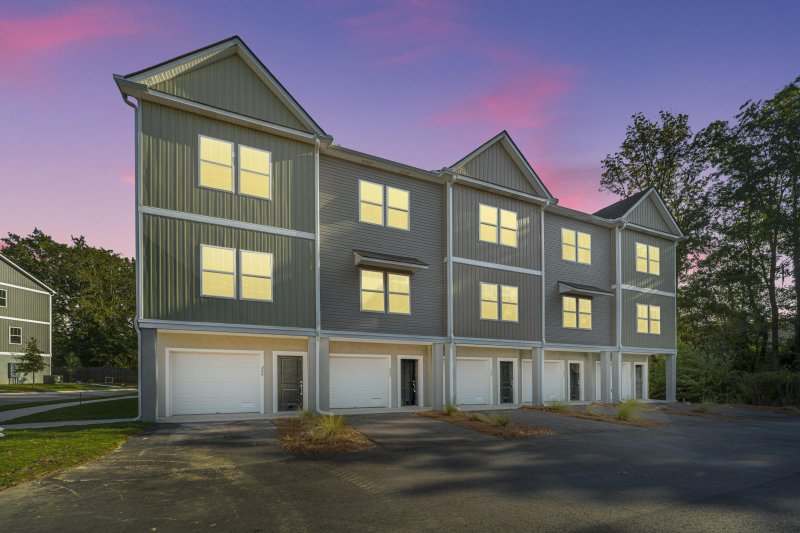 Bermuda Pointe Towns, Charleston Community