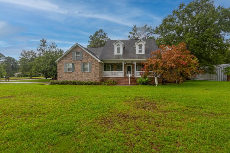 Property image 2 of 188 Glen Street in Clemson Terrace, Summerville, SC 29483