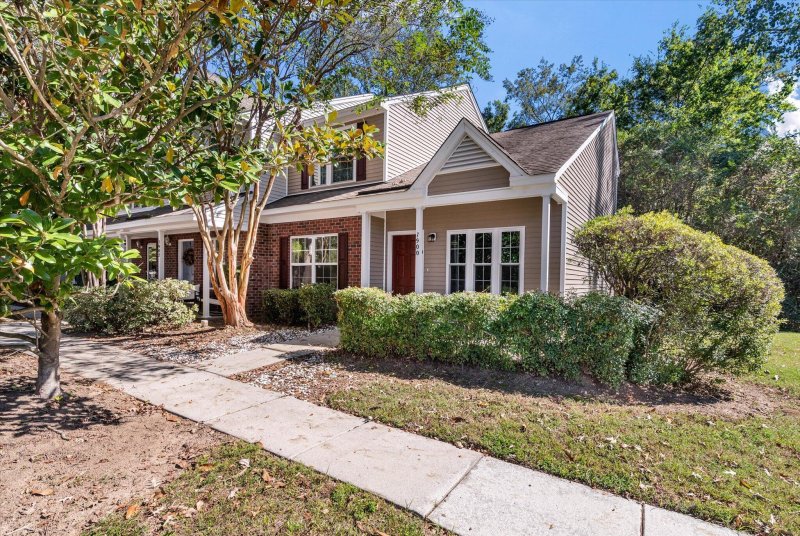 Property image 2 of 7900 Shadow Oak Drive in Oak Bluff, North Charleston, SC 29406