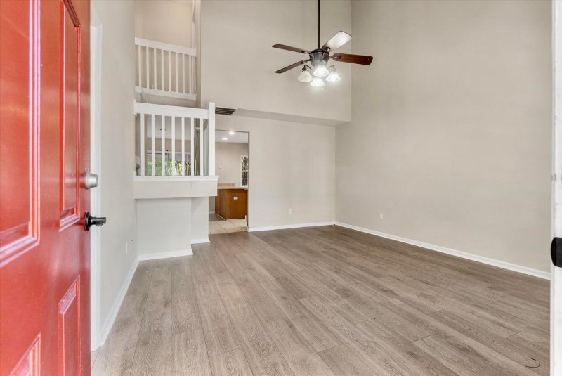 Property image 4 of 7900 Shadow Oak Drive in Oak Bluff, North Charleston, SC 29406