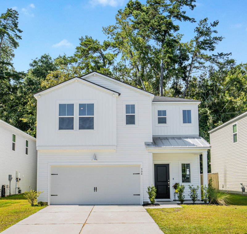 Grand Bees, Charleston Community