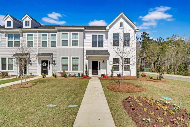 Property image 2 of 139 Brown Swiss Circle in Six Oaks, Summerville, SC 29483