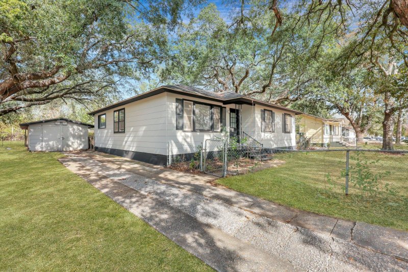 Property image 4 of 1652 Larry Street in Charleston Farms, North Charleston, SC 29405
