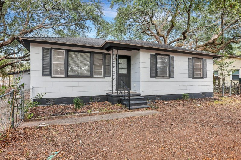 Property image 5 of 1652 Larry Street in Charleston Farms, North Charleston, SC 29405