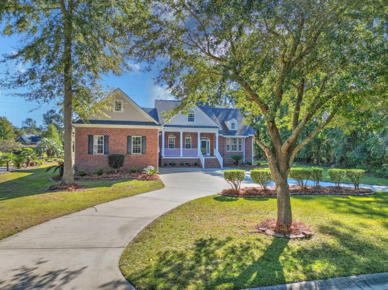 Property image 2 of 8623 Mcchune Court in Coosaw Creek Country Club, North Charleston, SC 29420