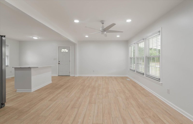 Property image 5 at 7049 Kenneth Drive, North Charleston, SC 29406