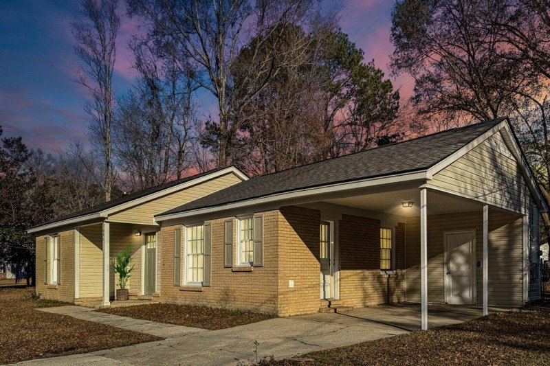Property image 3 of 7640 Hillview Lane in Pepperhill, North Charleston, SC 29420