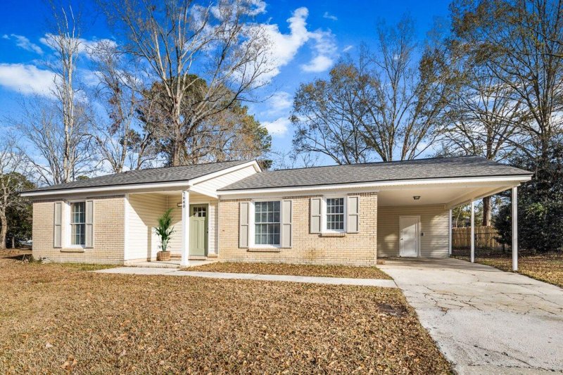 Property image 4 of 7640 Hillview Lane in Pepperhill, North Charleston, SC 29420
