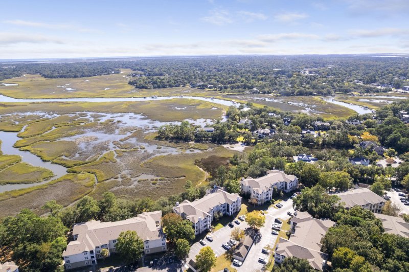 Property image 4 of 700 Daniel Ellis Drive 9203 in The Peninsula Condominiums, Charleston, SC 29412