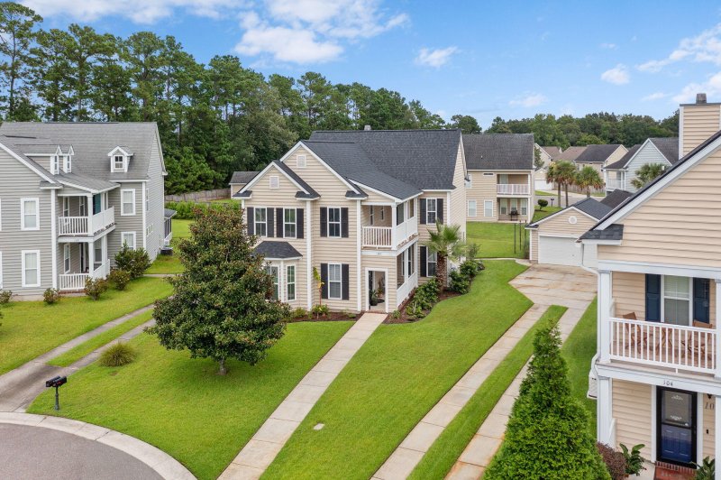 Property image 2 of 106 Cordoba Court in Liberty Hall Plantation, Goose Creek, SC 29445
