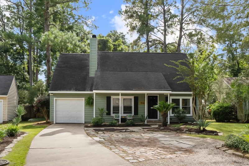 Property image 2 of 2027 Harrietta Court in Longpoint, Mount Pleasant, SC 29464