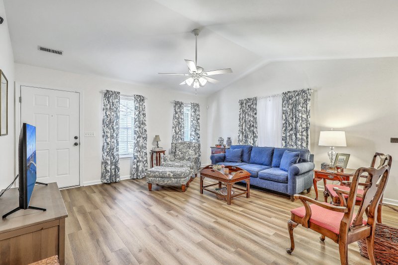 Property image 3 of 123 Macy Circle in Persimmon Hill Townhouses, Goose Creek, SC 29445