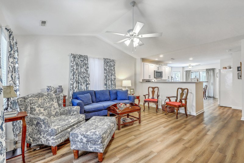 Property image 4 of 123 Macy Circle in Persimmon Hill Townhouses, Goose Creek, SC 29445