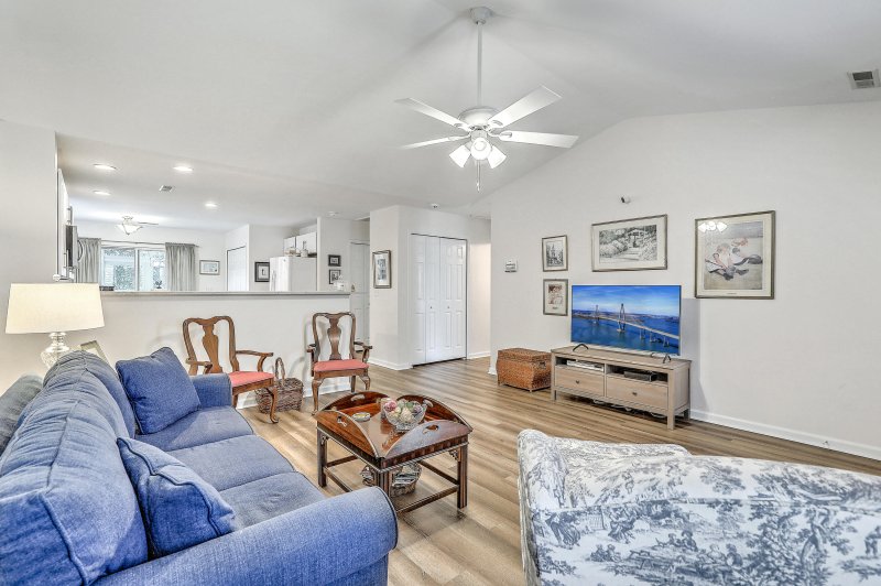 Property image 5 of 123 Macy Circle in Persimmon Hill Townhouses, Goose Creek, SC 29445