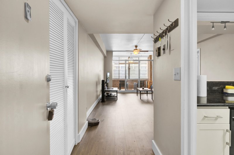 Property image 3 of 14 Lockwood Drive 6h in Ashley House, Charleston, SC 29401
