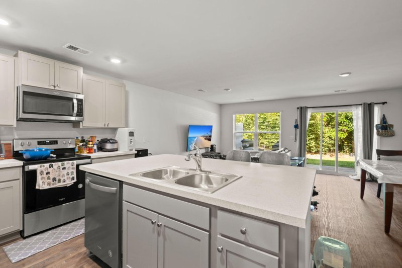 Property image 5 of 103 Rosefield Court in Palmetto Reach, Summerville, SC 29485