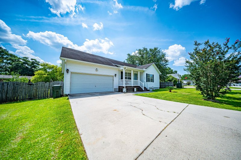 Property image 4 of 229 Lindy Creek Road in Beverly Hills, Goose Creek, SC 29445
