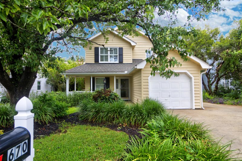 Property image 2 of 670 Poaug Lane in Fox Pond, Mount Pleasant, SC 29464