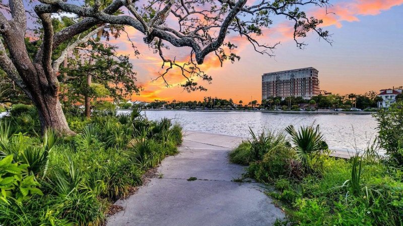 Property image 2 at 10 Trapman Street, Charleston, SC 29401