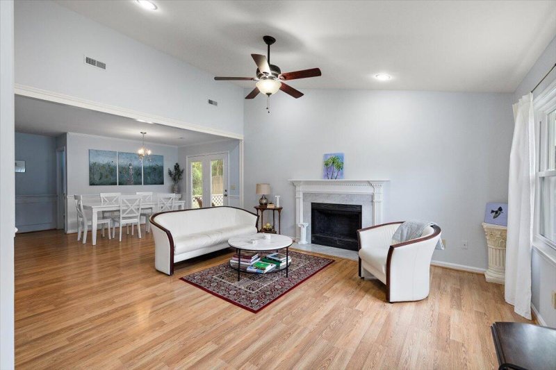 Property image 3 of 183 Briarwood Drive in Shadowmoss, Charleston, SC 29414