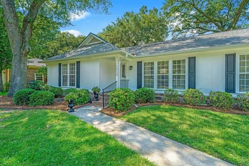 Property image 4 of 1212 Oldwanus Drive in Parish Place, Mount Pleasant, SC 29464