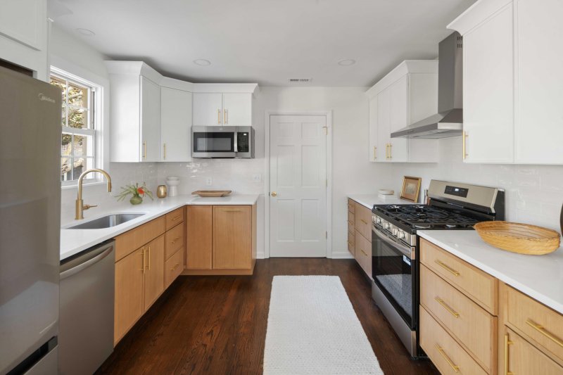 Property image 2 of 1322 Hampshire Road in Whitehouse Plantation, Charleston, SC 29412