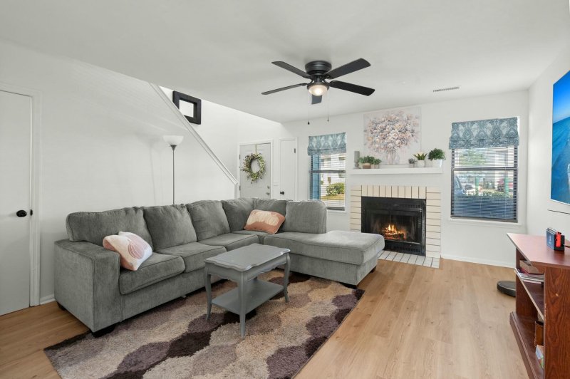 Property image 4 of 195 Pine Shadow Drive in Pineland Heights, Goose Creek, SC 29445