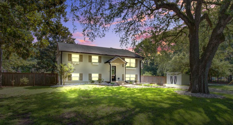 Property image 3 of 1807 Debbenshire Drive in West Ashley Plantation, Charleston, SC 29407