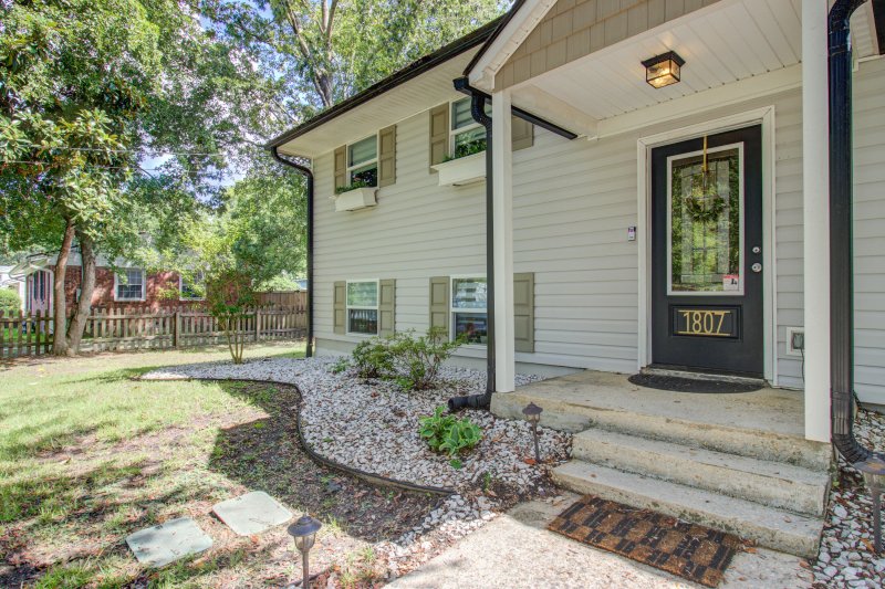 Property image 4 of 1807 Debbenshire Drive in West Ashley Plantation, Charleston, SC 29407