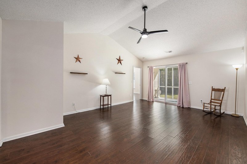 Property image 2 of 5027 Thornton Drive in Wescott Plantation, Summerville, SC 29485