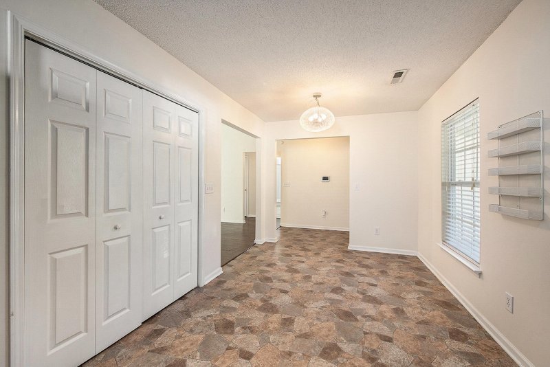 Property image 4 of 5027 Thornton Drive in Wescott Plantation, Summerville, SC 29485