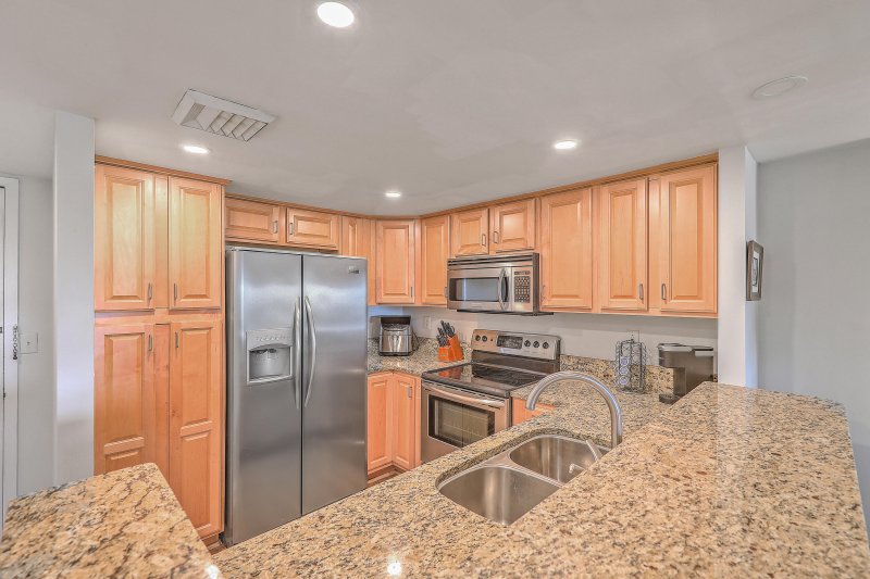 Property image 2 of 14 Lockwood Drive 1k in Ashley House, Charleston, SC 29401