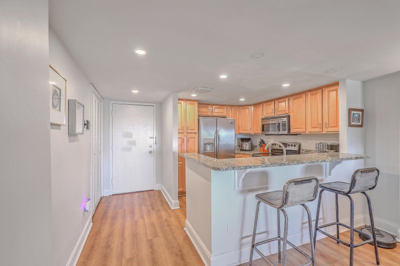 Property image 3 of 14 Lockwood Drive 1k in Ashley House, Charleston, SC 29401