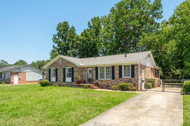 Property image 3 of 7640 Brandywine Road in Pepperhill, North Charleston, SC 29420