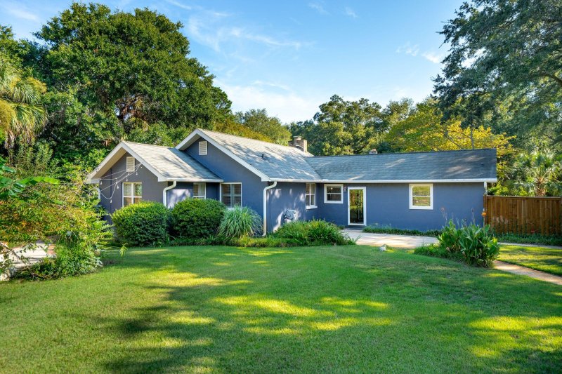 Property image 2 of 1409 Barbara Street in Old Mt Pleasant, Mount Pleasant, SC 29464