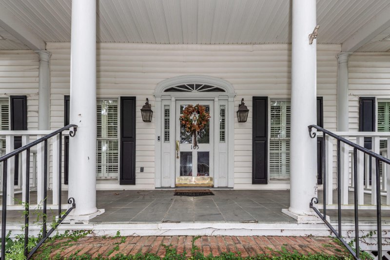 Property image 3 of 105 Scott Court in Gadsden Manor, Summerville, SC 29483