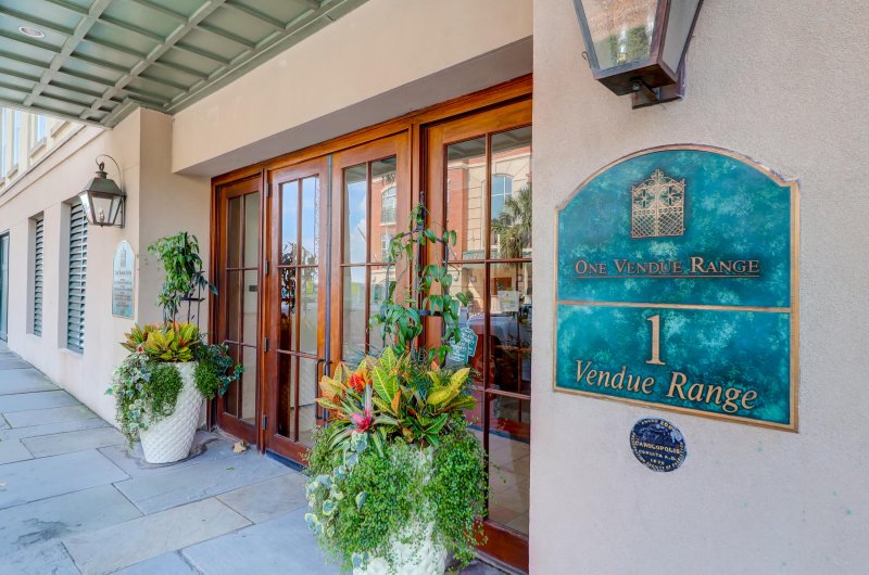 1 Vendue Range Range F