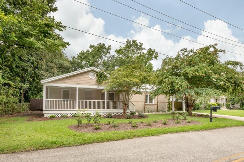 Property image 3 at 1421 Hindman Avenue, Mount Pleasant, SC 29464