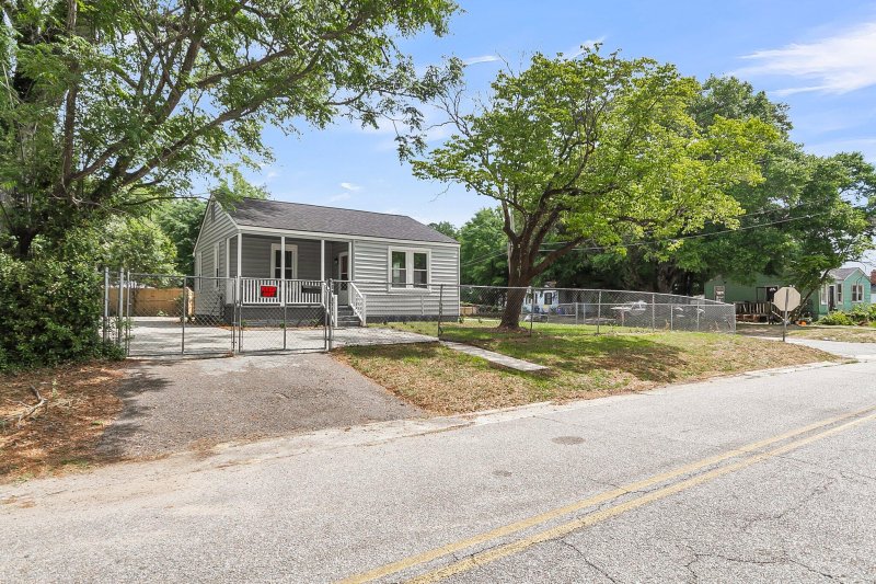 Property image 3 of 2308 Aintree Avenue in Dorchester Terrace, North Charleston, SC 29405