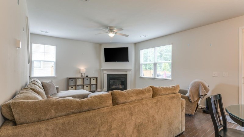 Property image 3 of 647 Woolum Drive in Spring Grove Plantation, Moncks Corner, SC 29461