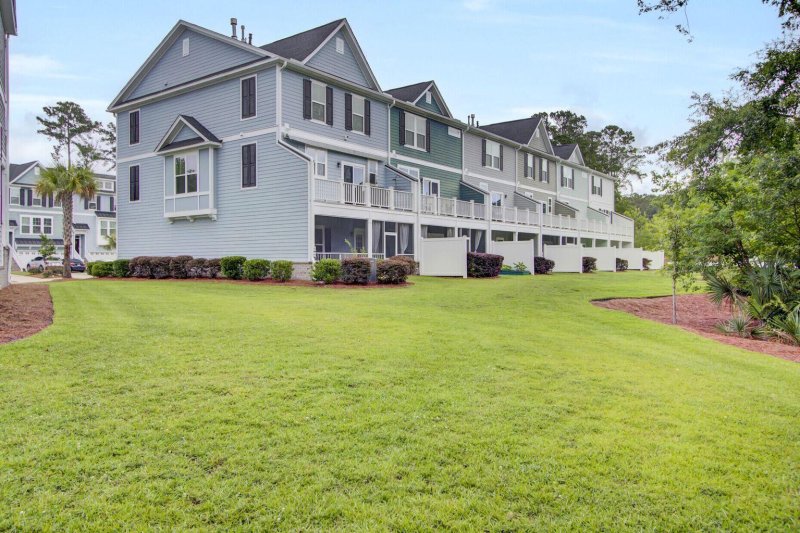 Property image 2 of 1550 Moss Spring Road in Park West, Mount Pleasant, SC 29466