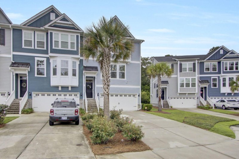 Property image 3 of 1550 Moss Spring Road in Park West, Mount Pleasant, SC 29466