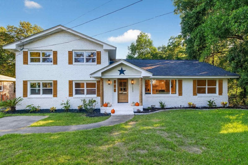 1223 Charlestowne Drive