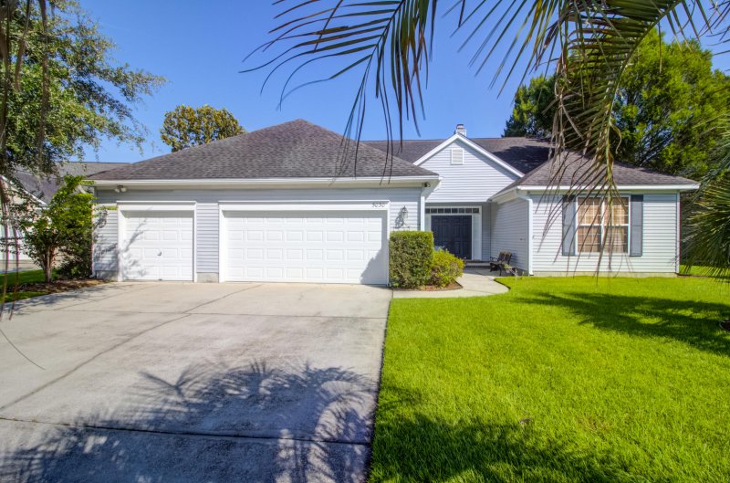 Village Green, Charleston Community