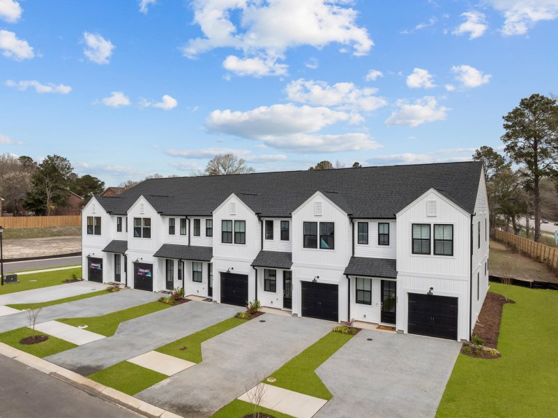 Windward Townes, Goose Creek community