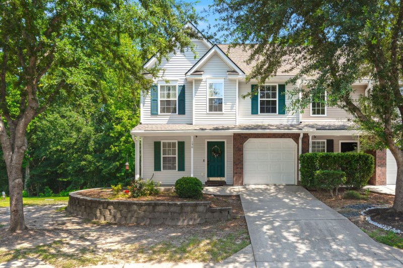 Persimmon Hill Townhouses, Goose Creek Community