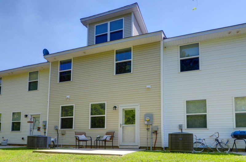 Property image 2 of 315 Flyway Road Road in Liberty Hall Plantation, Goose Creek, SC 29445