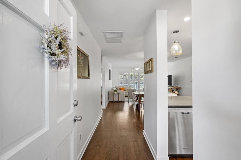 Property image 5 of 11 Ocean Park Court in Beachside, Isle of Palms, SC 29451