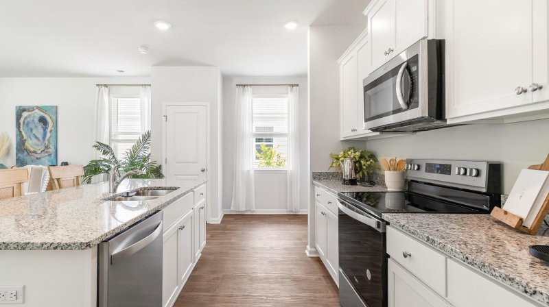 Property image 5 of 7023 Deanston Drive in Hillcrest, Ravenel, SC 29470