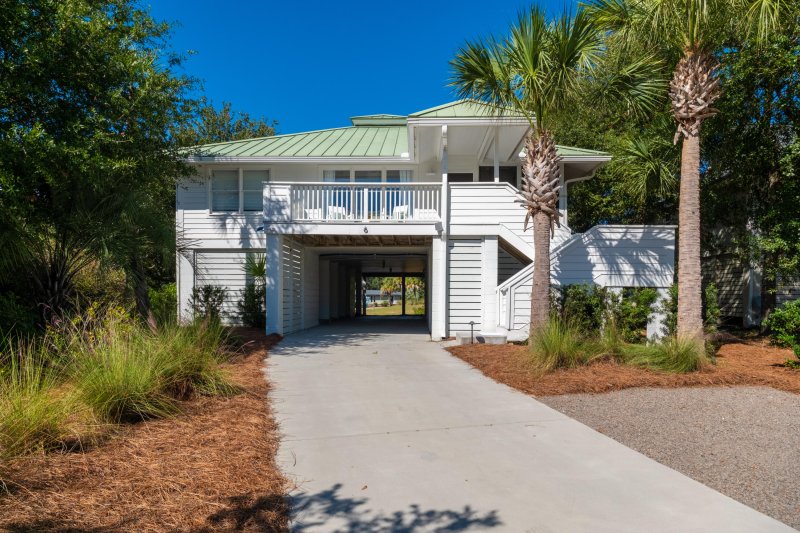 Property image 2 of 6 Ocean Park Court in Beachside, Isle of Palms, SC 29451